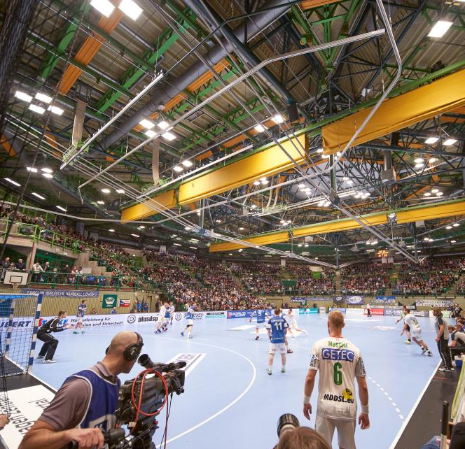 Das erste Handballspiel der Bergischen Löwen in der frischsanierten Unihalle Wuppertal mit der ScaleControl-Lichtsteuerung