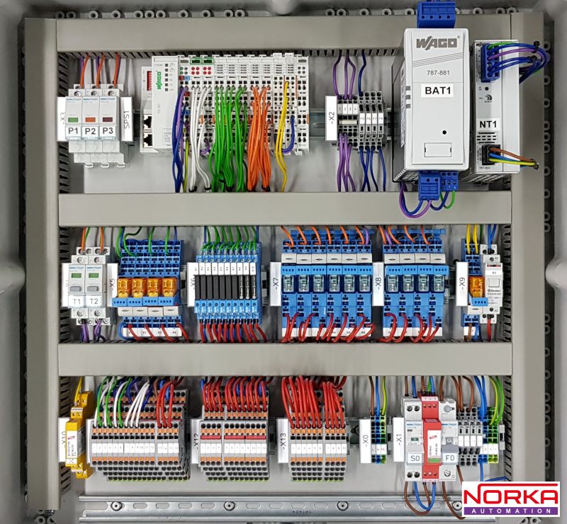 Reference - IP65 appliance class II Control Cabinet of the ScaleControl lighting management system on the railway station Meiendorfer Weg of the Hamburger Hochbahn | NORKA Automation